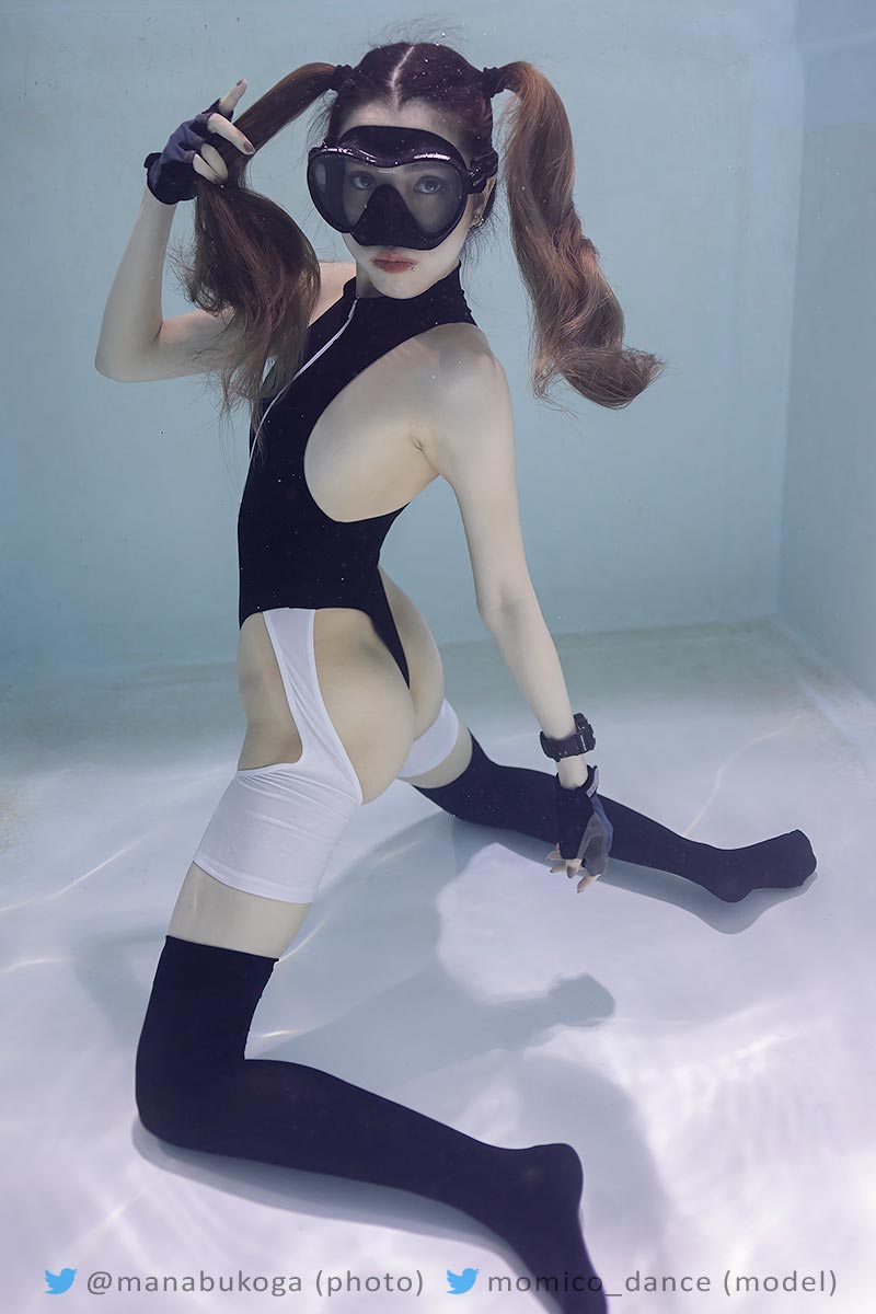 momico_dance wears Realise cut out string swimsuit RSFT-001 black-white